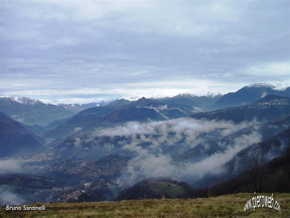 15 Val Brembana nuvolosa.JPG